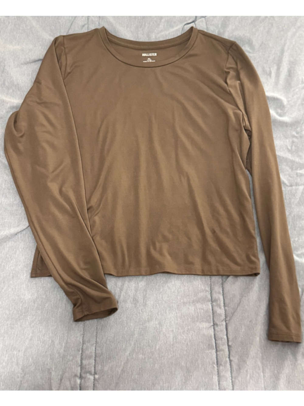 3/$15 🌟 Hollister Brown Crewneck Long Sleeve Crop Top